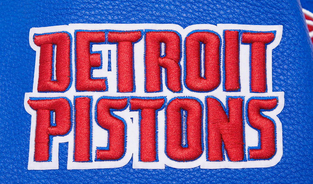 NBA DETROIT PISTONS RETRO CLASSIC BLOUSON COLLÉGIAL EN LAINE À BORDS CÔTELÉS POUR FEMME (COQUILLE D'ŒUF/BLEU ROYAL)