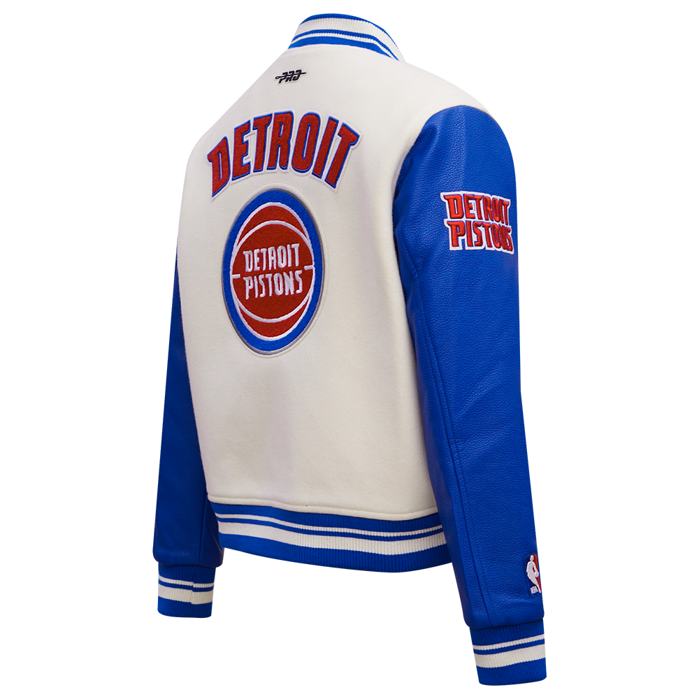NBA DETROIT PISTONS RETRO CLASSIC BLOUSON COLLÉGIAL EN LAINE À BORDS CÔTELÉS POUR FEMME (COQUILLE D'ŒUF/BLEU ROYAL)