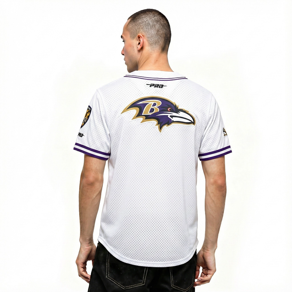 NFL BALTIMORE RAVENS LAMAR JACKSON #8 CLASSIC MESH PNN CHEMISE BOUTONNÉE EN FILET POUR HOMME (BLANC/VIOLET)