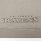NFL BALTIMORE RAVENS NEUTRAL CHANDAIL À CAPUCHON COURT EN MOLLETON (TAUPE)