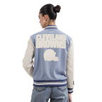 NFL CLEVELAND BROWNS VARSITY BLUES BLOUSON COLLÉGIAL EN DENIM POUR FEMME (DENIM/LIN)