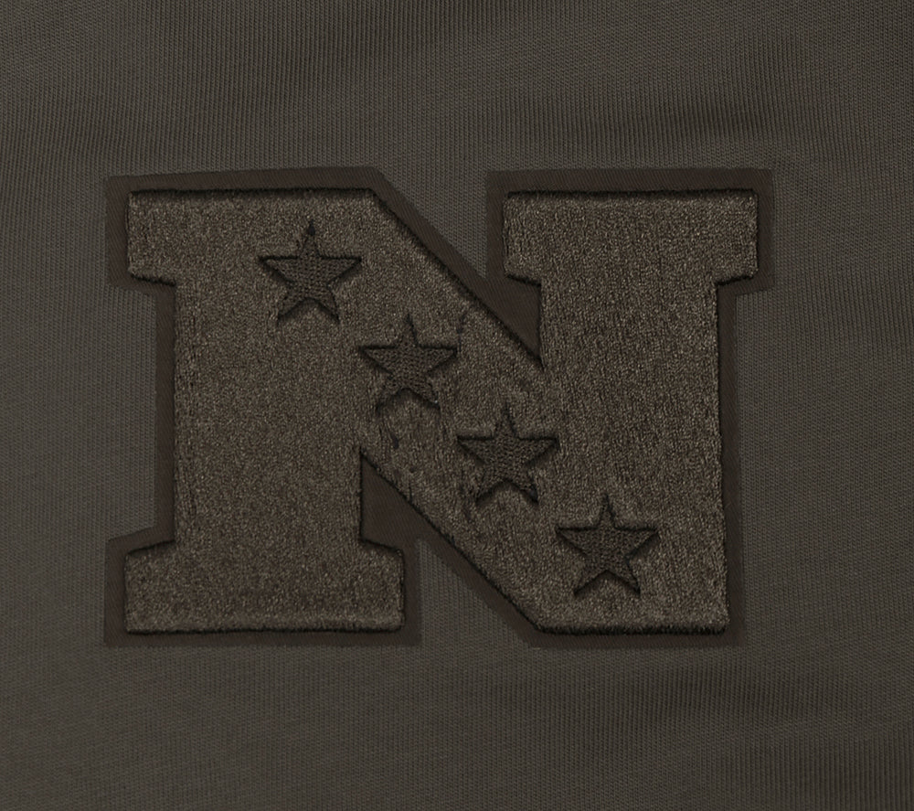 NFL CHICAGO BEARS NEUTRAL CHANDAIL À CAPUCHON À ÉPAULES TOMBANTES POUR HOMME (TAUPE FONCÉ)