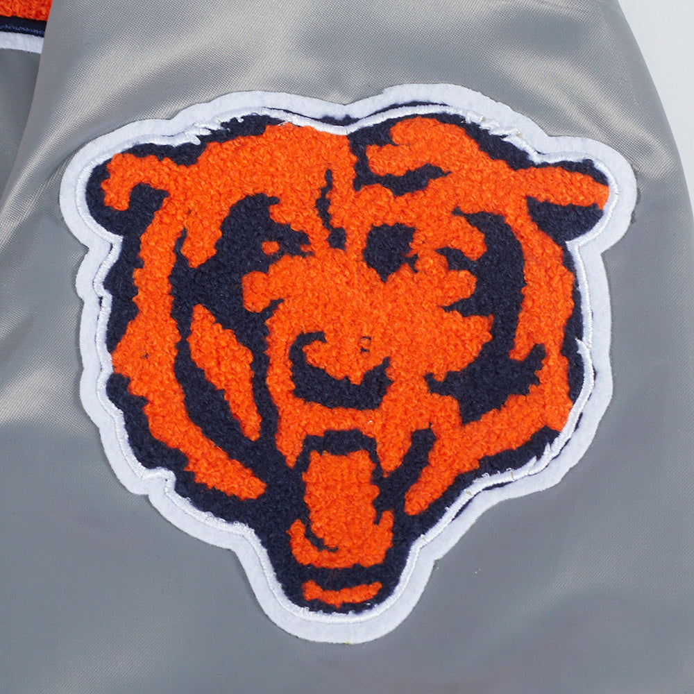 NFL CHICAGO BEARS OLD ENGLISH MEN'S RIB SATIN JACKET (GRAY)