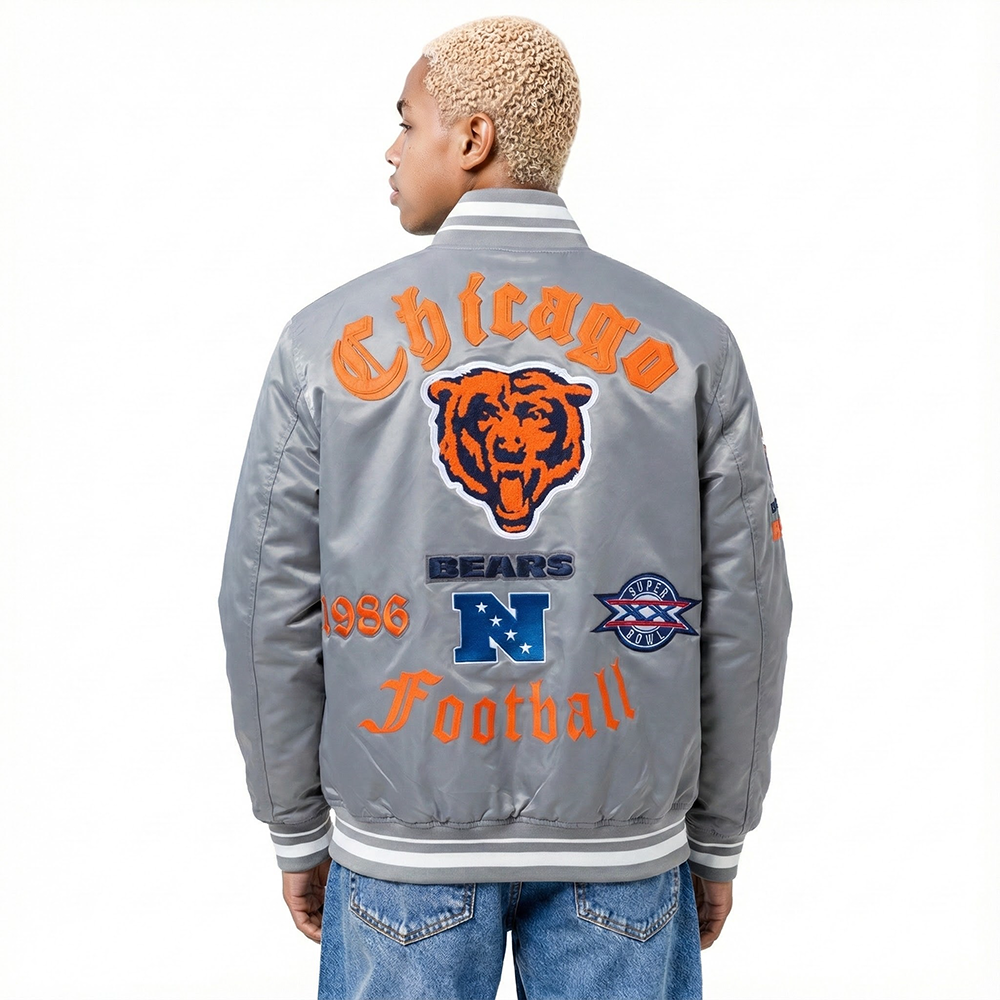 NFL CHICAGO BEARS OLD ENGLISH BLOUSON EN SATIN À BORDS CÔTELÉS POUR HOMME (GRIS)