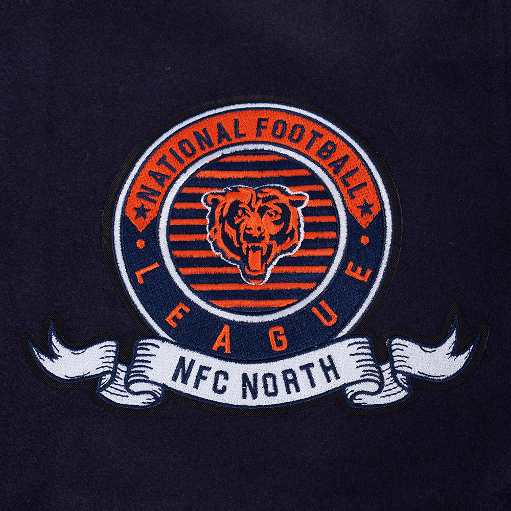 NFL CHICAGO BEARS TEAM BADGE BLOUSON COLLÉGIAL EN LAINE À BORDS CÔTELÉS POUR HOMME (MARINE MINUIT/ORANGE/MARINE MINUIT)