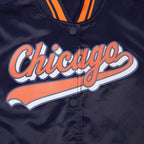 NFL CHICAGO BEARS SCRIPT TAIL BLOUSON EN SATIN POUR FEMME (MARINE MINUIT/ORANGE/MARINE MINUIT)