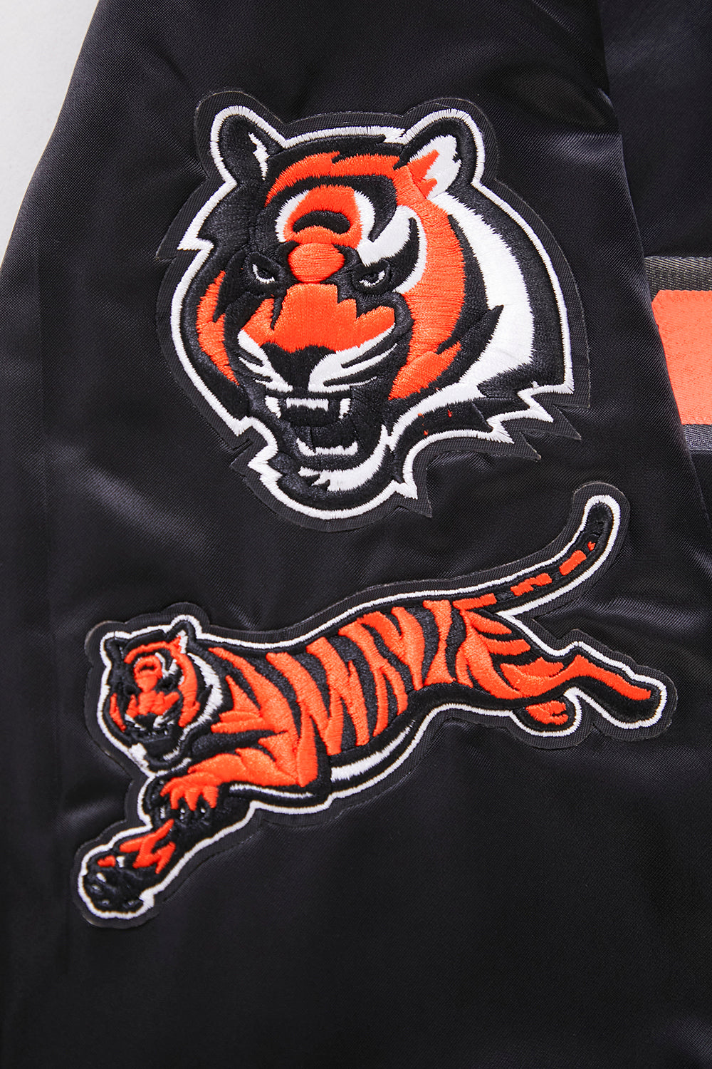 NFL CINCINNATI BENGALS CLASSIC SATIN MEN'S SATIN JACKET (BLACK)
