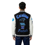 NFL CAROLINA PANTHERS OLD ENGLISH BLOUSON COLLÉGIAL EN LAINE À BORDS CÔTELÉS POUR HOMME (NOIR/BLANC)