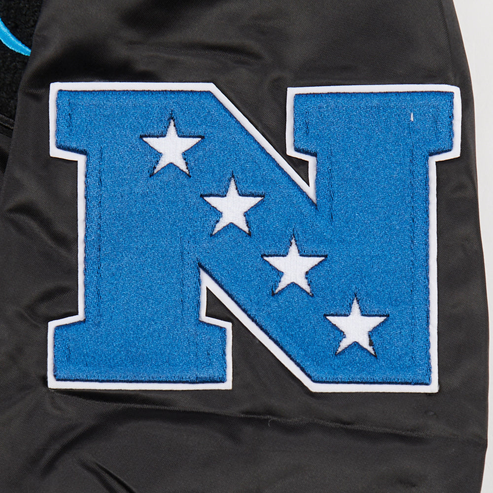 NFL CAROLINA PANTHERS MASH UP BLOUSON EN SATIN À BORDS CÔTELÉS POUR HOMME (NOIR)