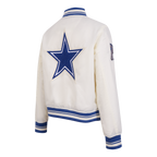 NFL DALLAS COWBOYS RETRO CLASSIC BLOUSON EN SATIN À BORDS CÔTELÉS POUR FEMME (COQUILLE D'ŒUF/BLEU DODGER)