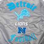 NFL DETROIT LIONS OLD ENGLISH MEN'S RIB SATIN JACKET (GRAY)