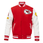 NFL KANSAS CITY CHIEFS OLD ENGLISH BLOUSON COLLÉGIAL EN LAINE À BORDS CÔTELÉS POUR HOMME (ROUGE/BLANC)