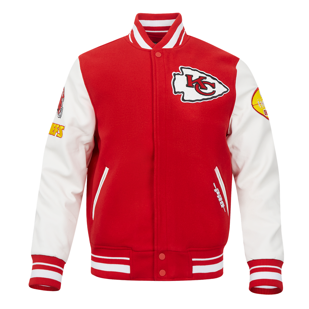 NFL KANSAS CITY CHIEFS OLD ENGLISH BLOUSON COLLÉGIAL EN LAINE À BORDS CÔTELÉS POUR HOMME (ROUGE/BLANC)