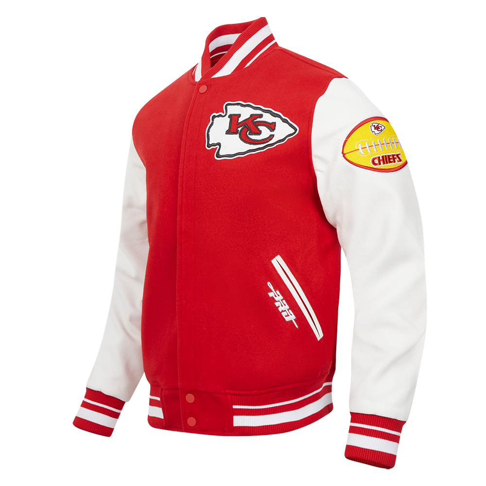 NFL KANSAS CITY CHIEFS OLD ENGLISH BLOUSON COLLÉGIAL EN LAINE À BORDS CÔTELÉS POUR HOMME (ROUGE/BLANC)