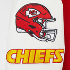NFL KANSAS CITY CHIEFS OLD ENGLISH BLOUSON COLLÉGIAL EN LAINE À BORDS CÔTELÉS POUR HOMME (ROUGE/BLANC)