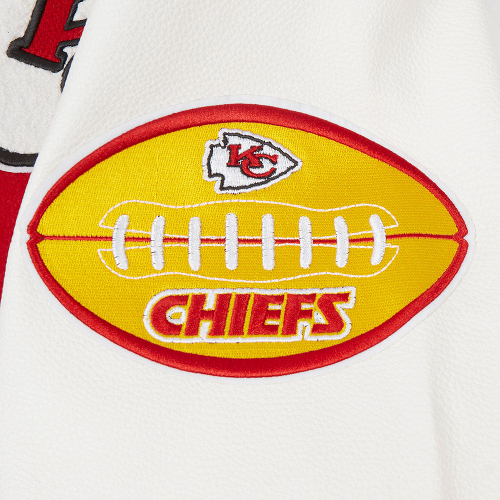 NFL KANSAS CITY CHIEFS OLD ENGLISH BLOUSON COLLÉGIAL EN LAINE À BORDS CÔTELÉS POUR HOMME (ROUGE/BLANC)