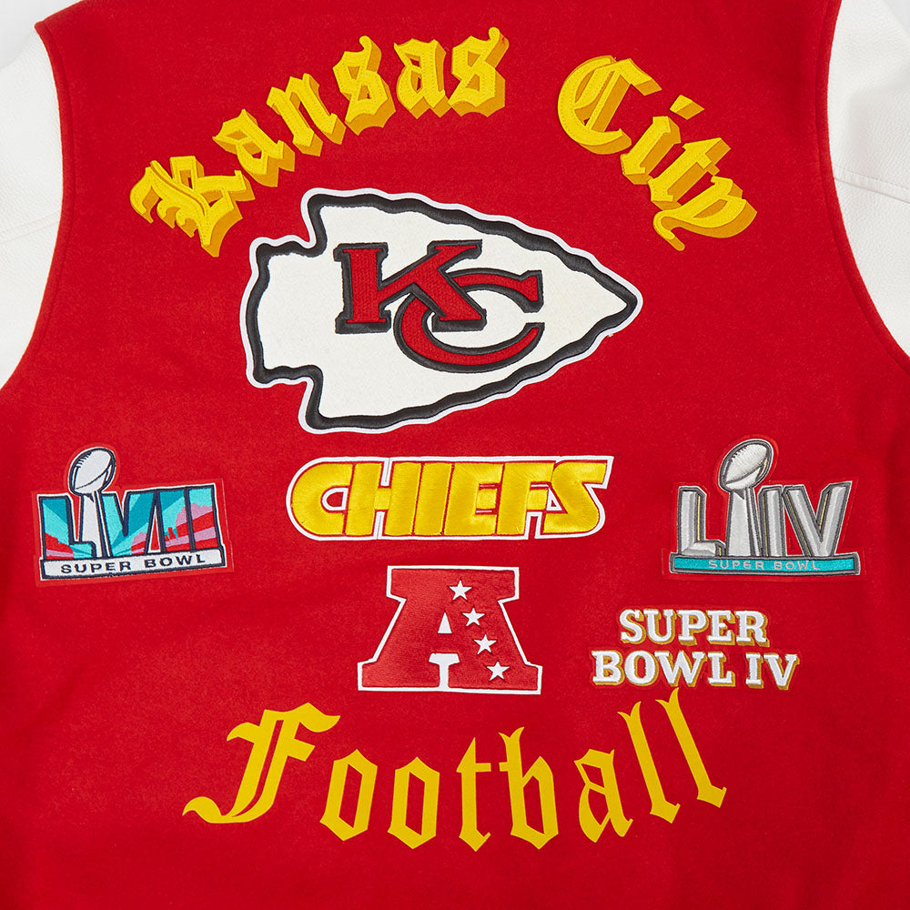 NFL KANSAS CITY CHIEFS OLD ENGLISH BLOUSON COLLÉGIAL EN LAINE À BORDS CÔTELÉS POUR HOMME (ROUGE/BLANC)