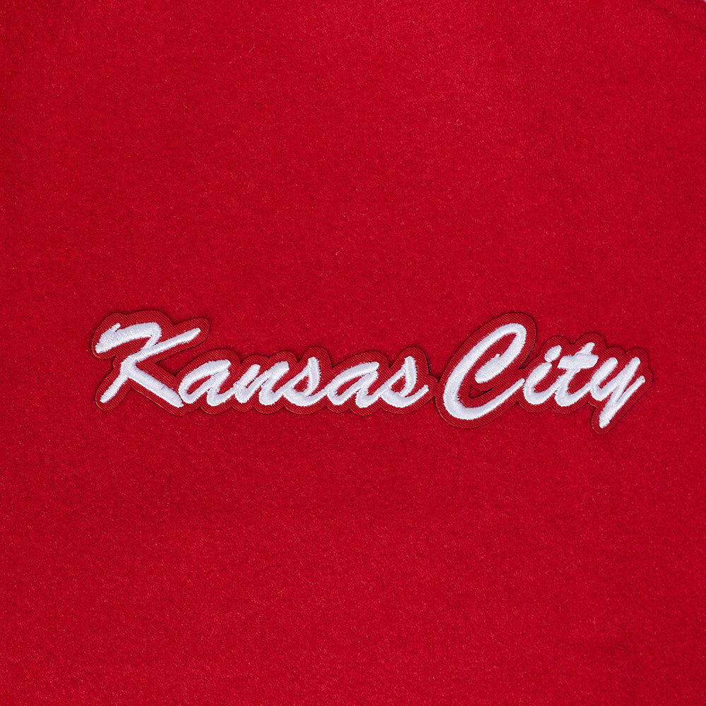 NFL KANSAS CITY CHIEFS TEAM BADGE BLOUSON COLLÉGIAL EN LAINE À BORDS CÔTELÉS POUR HOMME (ROUGE/BLANC)