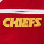 NFL KANSAS CITY CHIEFS TEAM BADGE BLOUSON COLLÉGIAL EN LAINE À BORDS CÔTELÉS POUR HOMME (ROUGE/BLANC)