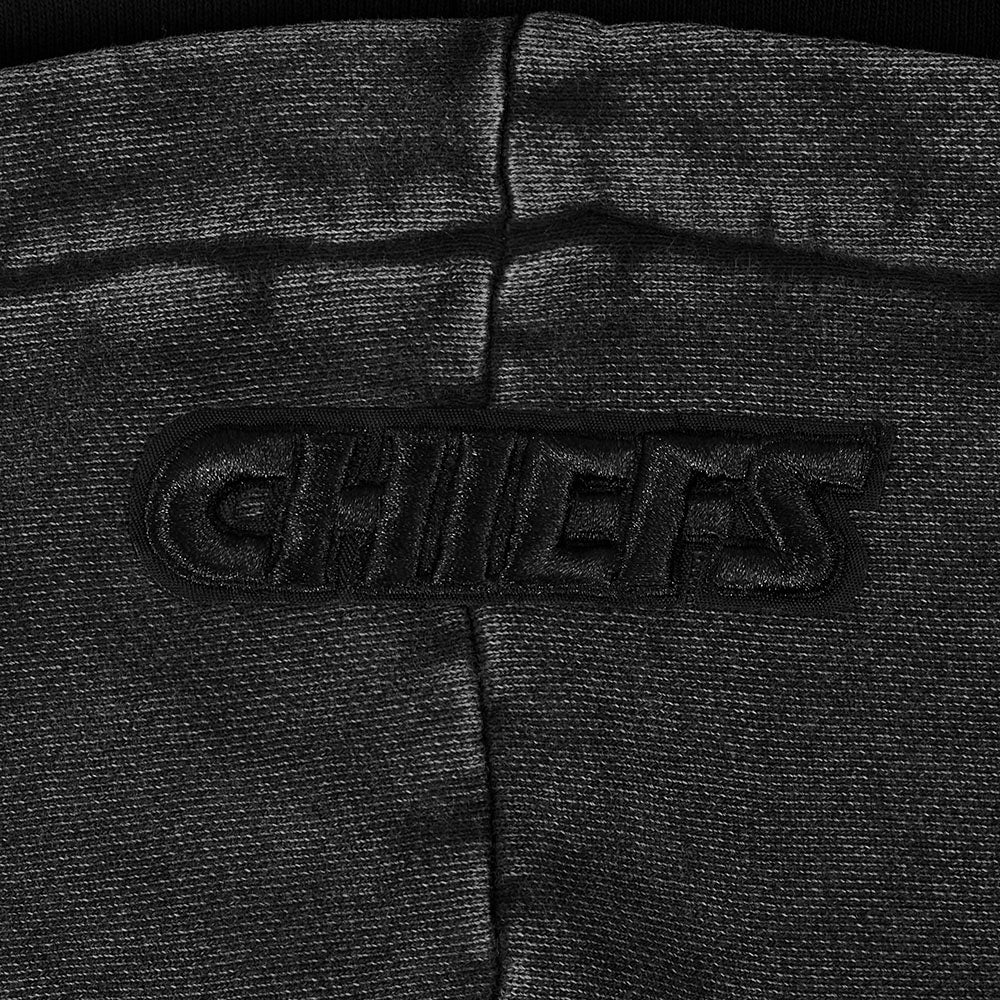 NFL KANSAS CITY CHIEFS WASHED CLASSIC WOMEN'S CROPPED PULLOVER HOODIE (WASHED BLACK)
