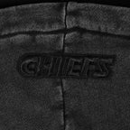 NFL KANSAS CITY CHIEFS WASHED CLASSIC WOMEN'S CROPPED PULLOVER HOODIE (WASHED BLACK)