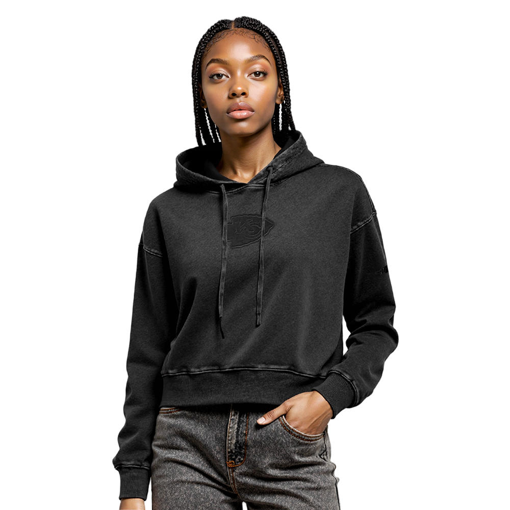 NFL KANSAS CITY CHIEFS WASHED CLASSIC WOMEN'S CROPPED PULLOVER HOODIE (WASHED BLACK)