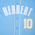 NFL LOS ANGELES CHARGERS JUSTIN HERBERT #10 CLASSIC MESH PNN CHEMISE BOUTONNÉE EN FILET POUR HOMME (BLEU UNIVERSITÉ)