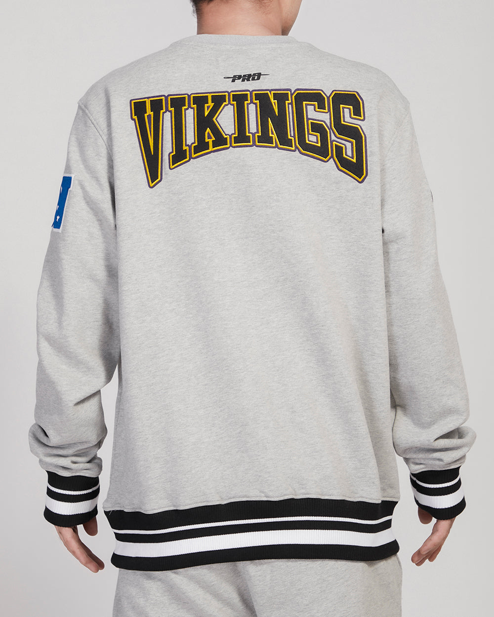 NFL MINNESOTA VIKINGS CREST EMBLEM MEN'S RIB CREWNECK (HEATHER GRAY/BLACK)