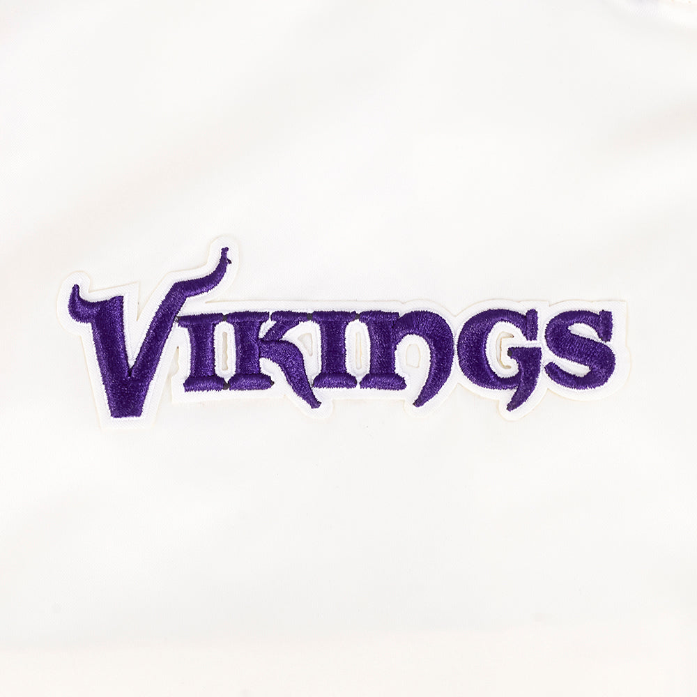 NFL MINNESOTA VIKINGS RETRO CLASSIC BLOUSON EN SATIN À BORDS CÔTELÉS POUR FEMME (COQUILLE D'ŒUF/VIOLET)