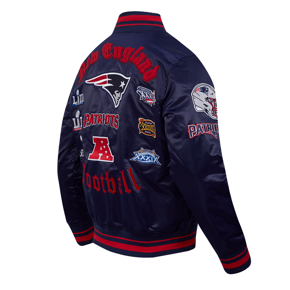 NFL NEW ENGLAND PATRIOTS OLD ENGLISH BLOUSON EN SATIN À BORDS CÔTELÉS POUR HOMME (MARINE MINUIT/ROUGE/MARINE MINUIT)