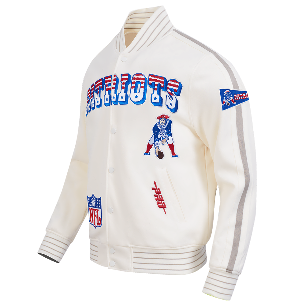 NFL NEW ENGLAND PATRIOTS BLOUSON RÉTRO PRO GAME DAY (COQUILLE D'ŒUF/TAUPE/COQUILLE D'ŒUF)