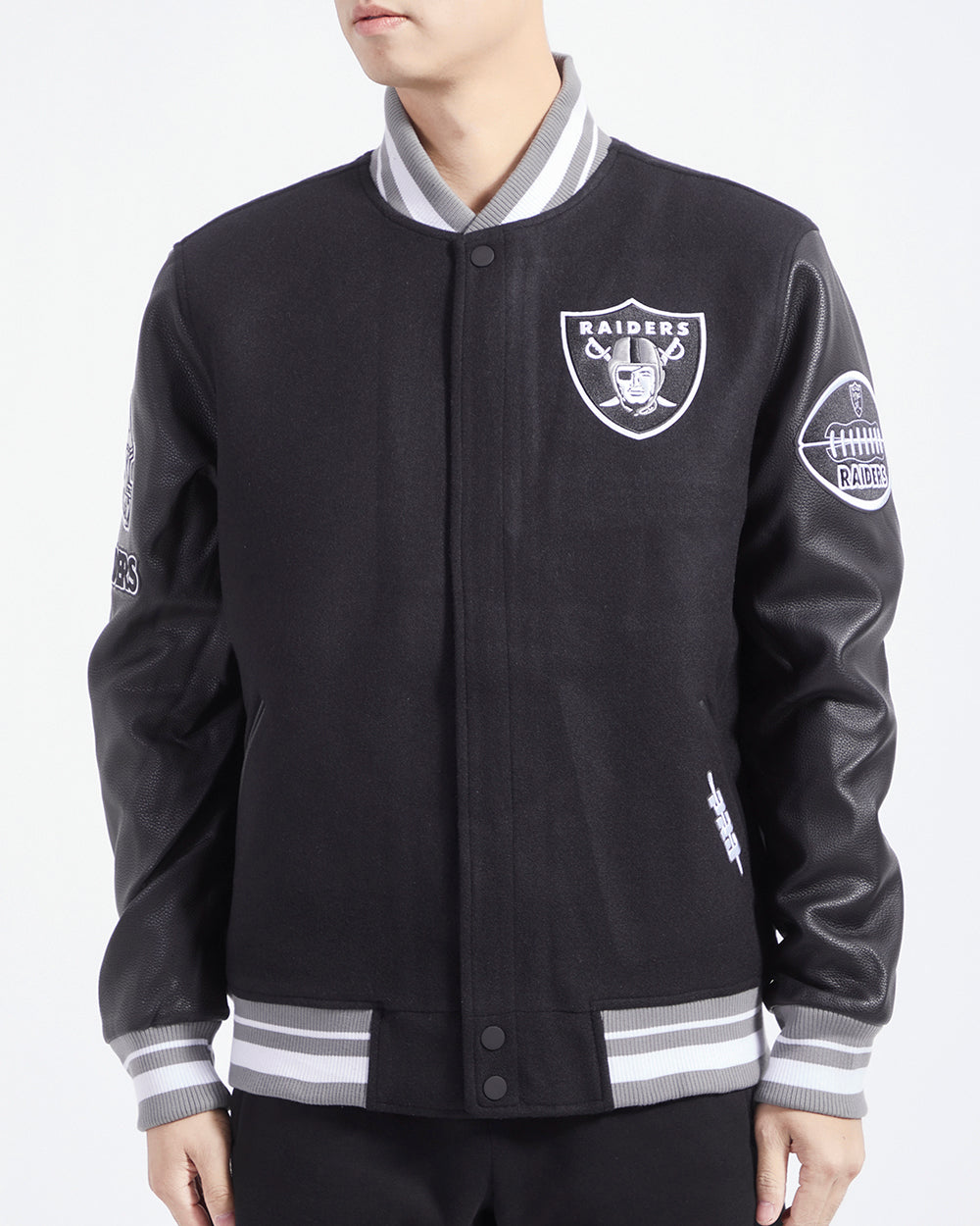 NFL LAS VEGAS RAIDERS OLD ENGLISH BLOUSON COLLÉGIAL EN LAINE À BORDS CÔTELÉS POUR HOMME (NOIR/GRIS)
