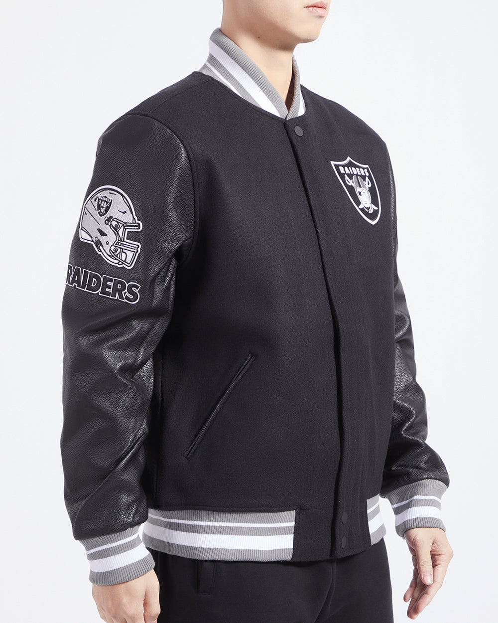NFL LAS VEGAS RAIDERS OLD ENGLISH BLOUSON COLLÉGIAL EN LAINE À BORDS CÔTELÉS POUR HOMME (NOIR/GRIS)