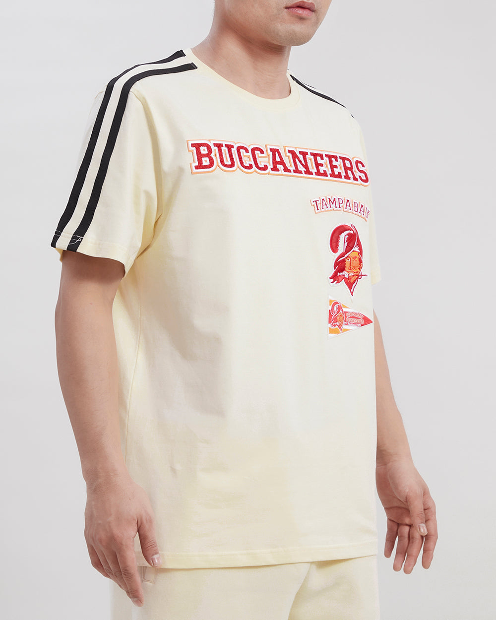 NFL TAMPA BAY BUCCANEERS RETRO CLASSIC MEN'S STRIPED TEE (EGGSHELL/ BLACK)