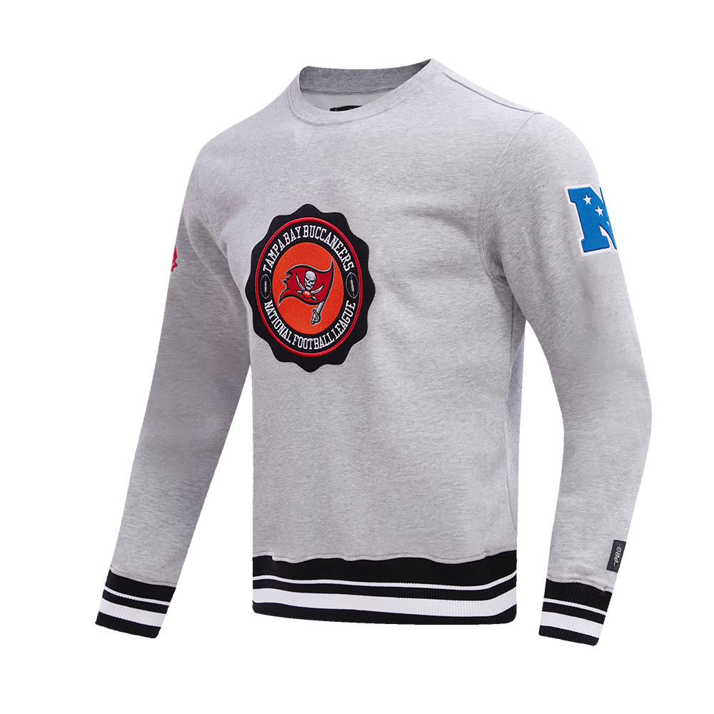 NFL TAMPA BAY BUCCANEERS CREST EMBLEM MEN'S RIB CREWNECK (HEATHER GRAY/BLACK)