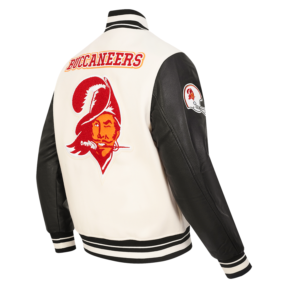 NFL TAMPA BAY BUCCANEERS RETRO CLASSIC BLOUSON COLLÉGIAL EN LAINE À BORDS CÔTELÉS POUR HOMME (COQUILLE D'ŒUF/NOIR)
