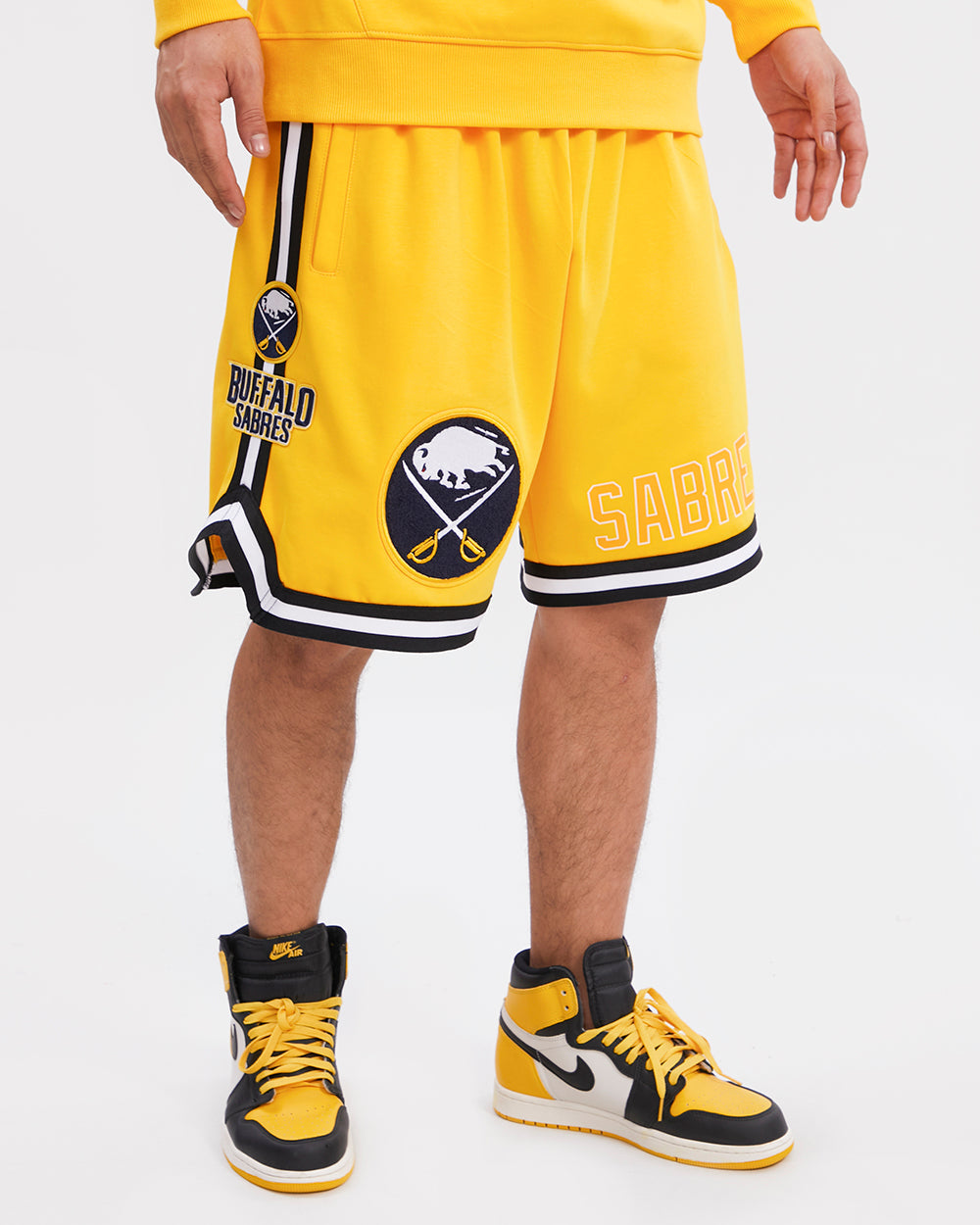 NHL BUFFALO SABRES CLASSIC CHENILLE MEN'S SHORT (YELLOW/BLACK)