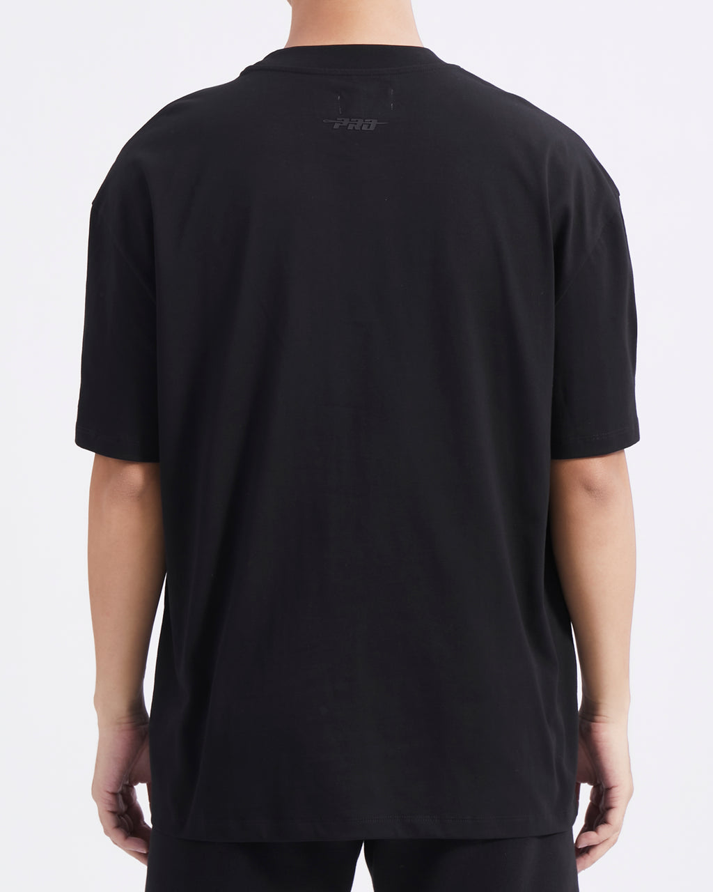 HCA163925-BLK-MODEL-3