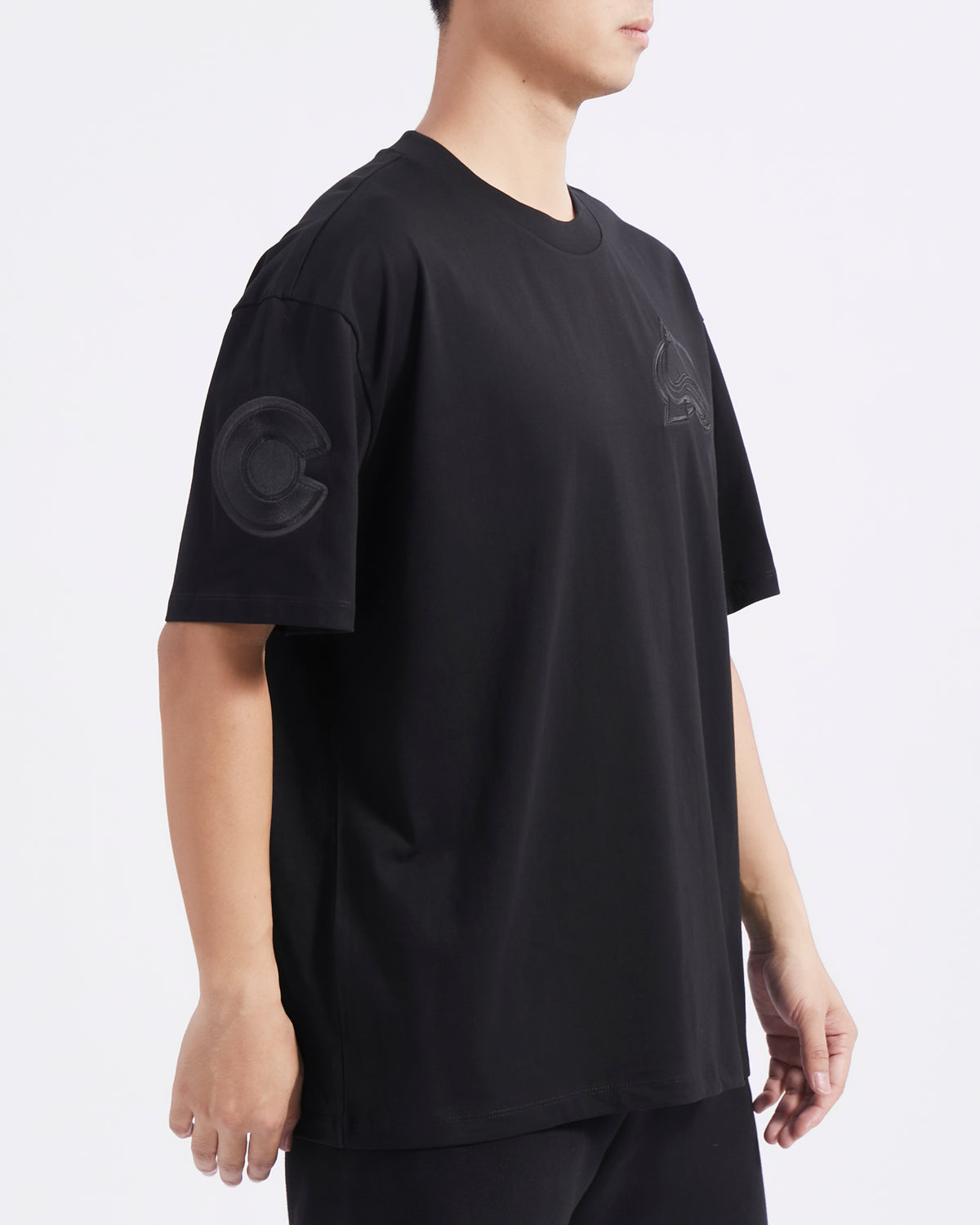 HCA163925-BLK-MODEL-4