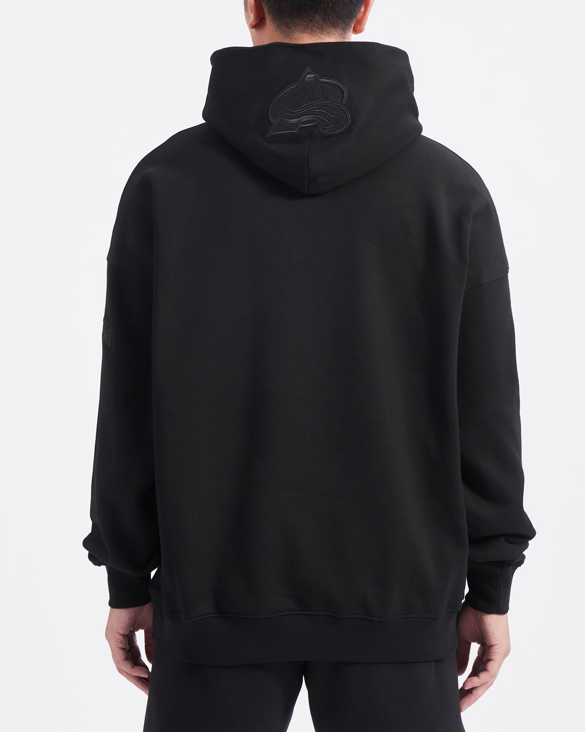HCA563929-BLK-MODEL-3