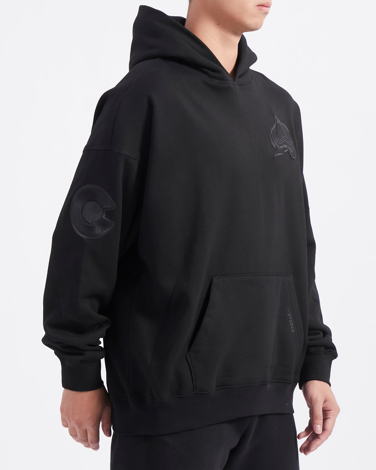 HCA563929-BLK-MODEL-4