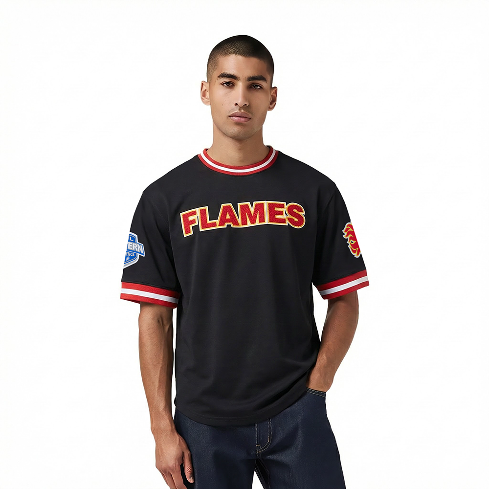 NHL CALGARY FLAMES CLASSIC CHENILLE T-SHIRT EN MAILLE DOUBLE POUR HOMME (NOIR/ROUGE)