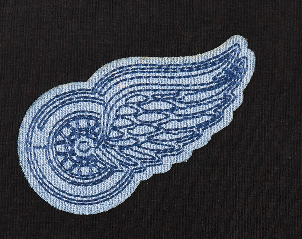 NHL DETROIT RED WINGS VARSITY BLUES WOMEN'S BOXY TEE (BLACK)