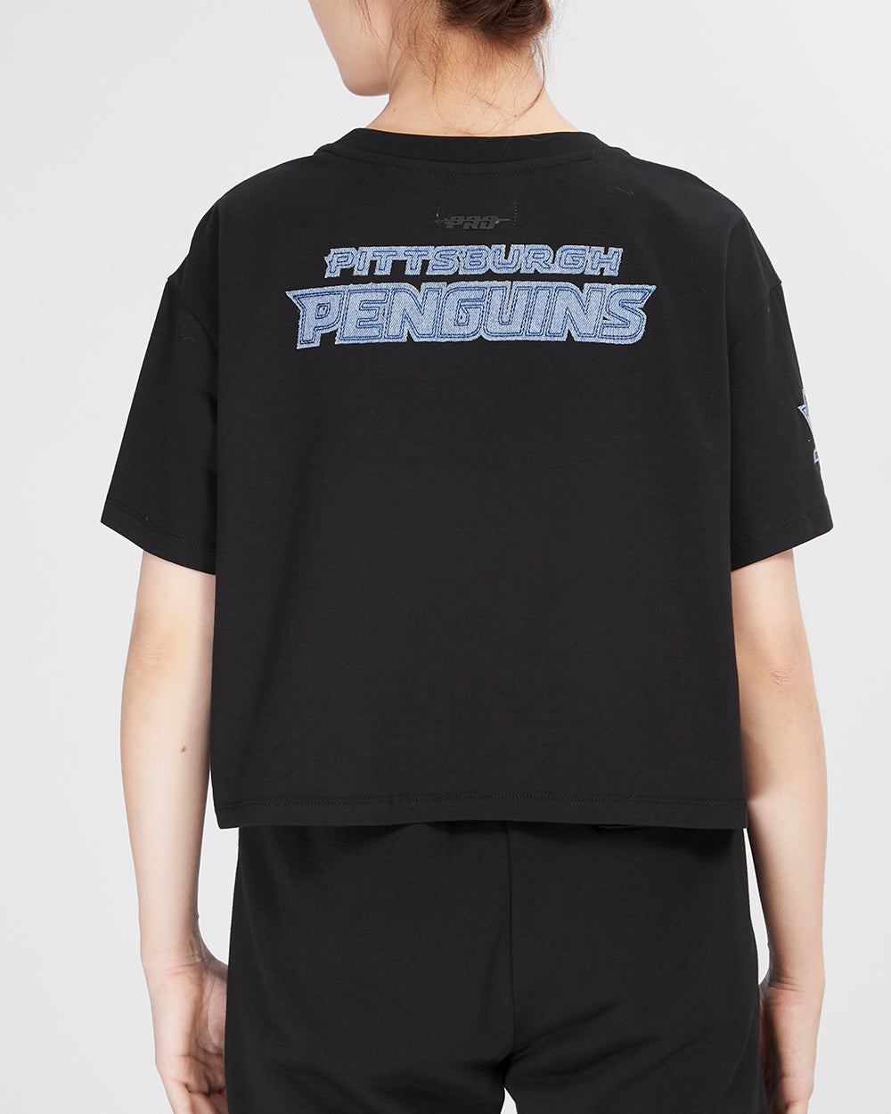 NHL PITTSBURGH PENGUINS VARSITY BLUES WOMEN'S BOXY TEE (BLACK)