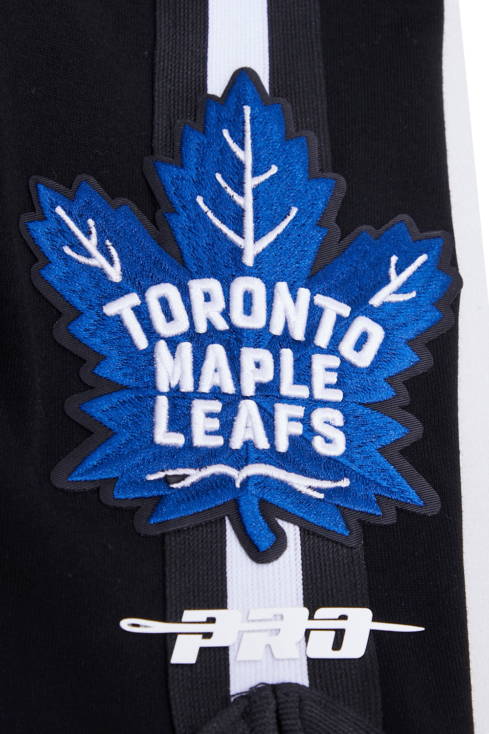 NHL TORONTO MAPLE LEAFS CLASSIC CHENILLE MEN'S DK SHORT (BLACK)
