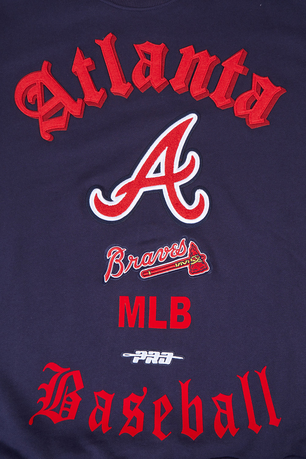 MLB ATLANTA BRAVES OLD ENGLISH CHANDAIL À COL ROND EN MOLLETON POUR HOMME (MARINE MINUIT)