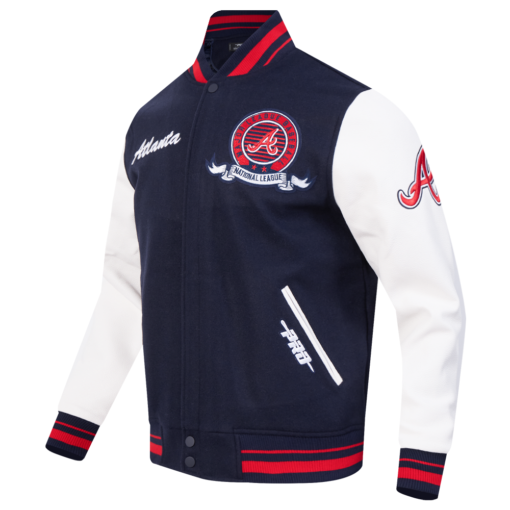 MLB ATLANTA BRAVES TEAM BADGE BLOUSON COLLÉGIAL EN LAINE À BORDS CÔTELÉS POUR HOMME (MARINE MINUIT/ROUGE/MARINE MINUIT)