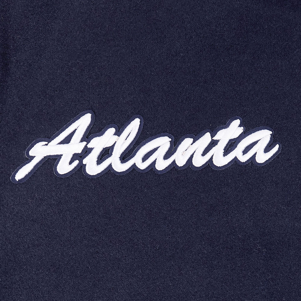 MLB ATLANTA BRAVES TEAM BADGE BLOUSON COLLÉGIAL EN LAINE À BORDS CÔTELÉS POUR HOMME (MARINE MINUIT/ROUGE/MARINE MINUIT)