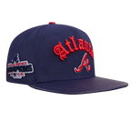 MLB ATLANTA BRAVES OLD ENGLISH CASQUETTE STRAPBACK EN CUIR À SIX PANNEAUX POUR UNISEXE (MARINE MINUIT)