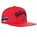 MLB ATLANTA BRAVES OLD ENGLISH CASQUETTE STRAPBACK EN CUIR À SIX PANNEAUX POUR UNISEXE (ROUGE)
